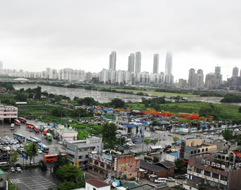 2010 동춘1구역 도시개발사업 중 해체공사.jpg